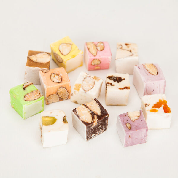 Petits cubes de nougat tendre en vrac parfums variés (4g)