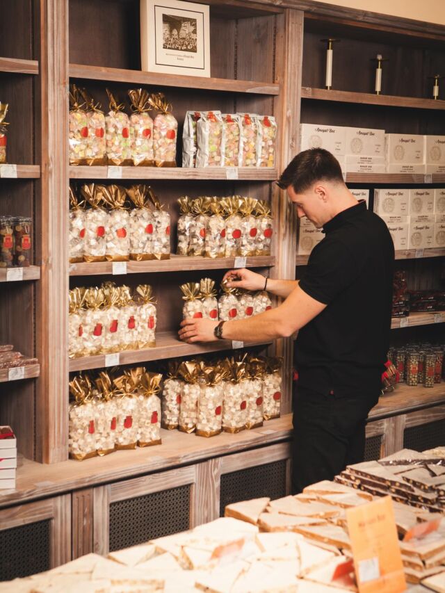 La Maison Bor est prête pour la rentrée 😍 

.
Maison BOR, votre confiseur artisanal à Limoux 👨🏻‍🍳🍫
Un produit de qualité fabriqué à la main 🍯 du lundi au samedi 9h 12h et 14h 19h 🕙 
.
#maisonbor #citedecarcassonne #carcassonecitémédiéval #carcassonecastle #carcassonne #chocolate #chocolat #nougat #confiserie #cathare #payscathare #occitanie #occitanietourisme #carcassonnetourisme #tourist #tourism #payscathare #france #francetourisme #reels #instagram #instagood #limoux #limouxin #limouxintourisme #hautevalleedelaude